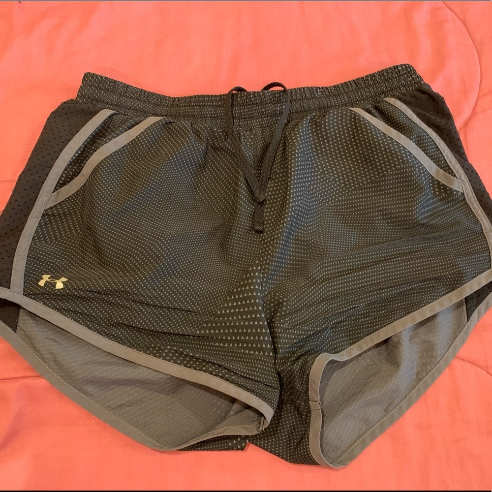 Underarmour Athletic Shorts Dark Grey, size M